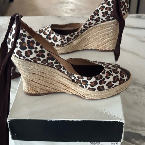 Vintage Moschino Animal Print wedge ankle strap shoes w/ribbon tie. size -6.5 - Picture 3 of 14